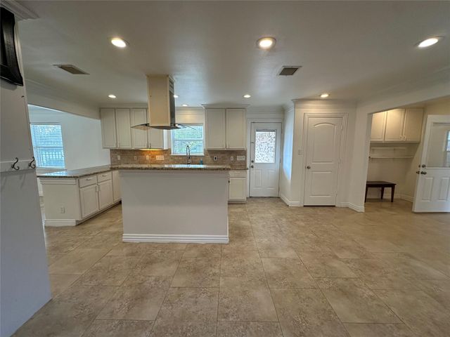 8522 Westview Drive, Houston, TX 77055