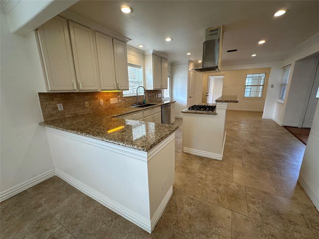 8522 Westview Drive, Houston, TX 77055