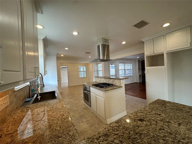 8522 Westview Drive, Houston, TX 77055