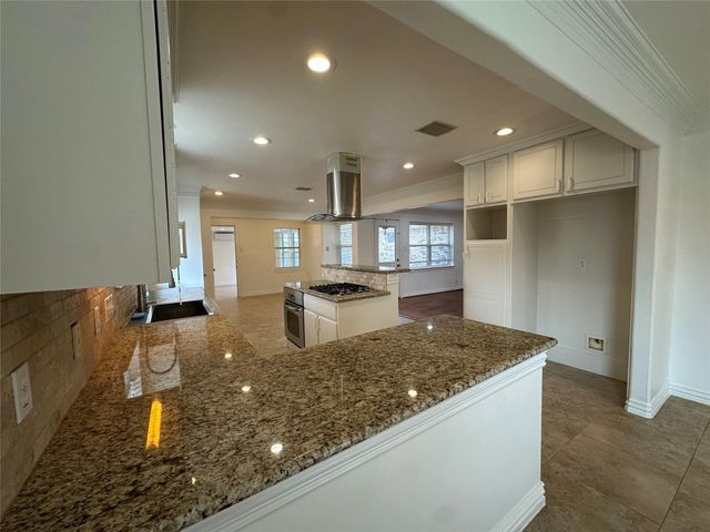 8522 Westview Drive, Houston, TX 77055