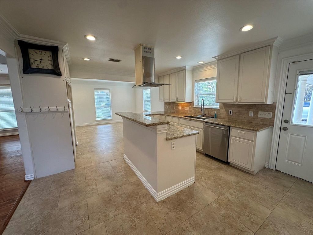 8522 Westview Drive, Houston, TX 77055