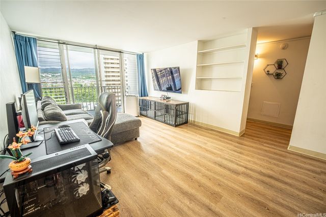 1128 Ala Napunani Street 703, Honolulu, HI 96818