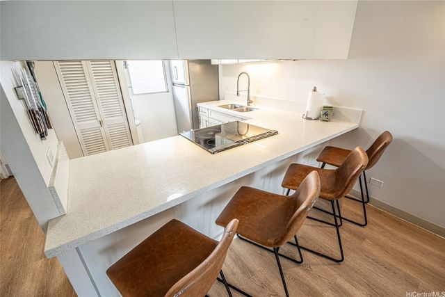 1128 Ala Napunani Street 703, Honolulu, HI 96818