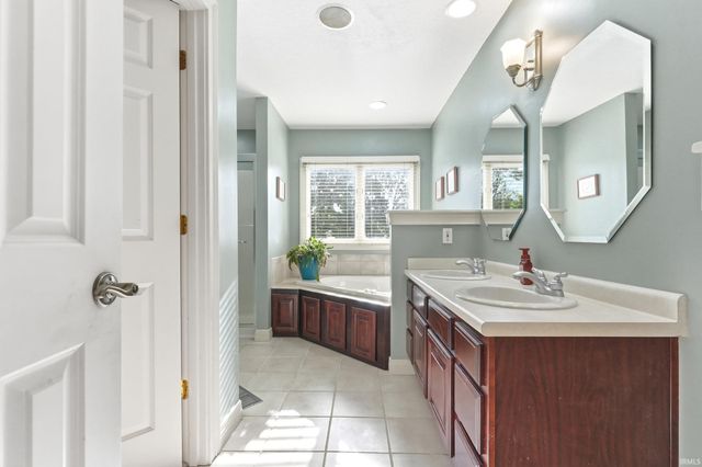 6206 Treasure Cove, Fort Wayne, IN 46835