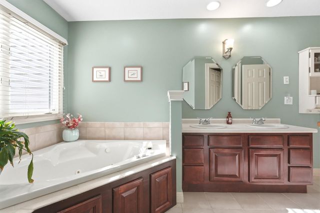 6206 Treasure Cove, Fort Wayne, IN 46835