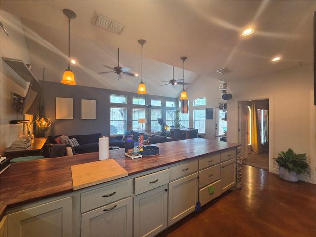 408 W Croslin ST, Austin, TX 78752