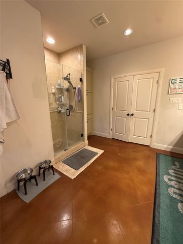 408 W Croslin ST, Austin, TX 78752
