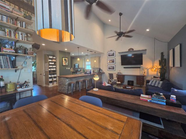408 W Croslin ST, Austin, TX 78752