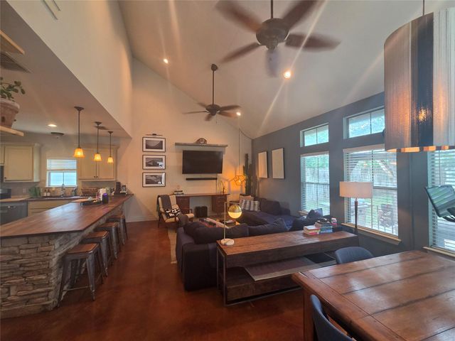 408 W Croslin ST, Austin, TX 78752