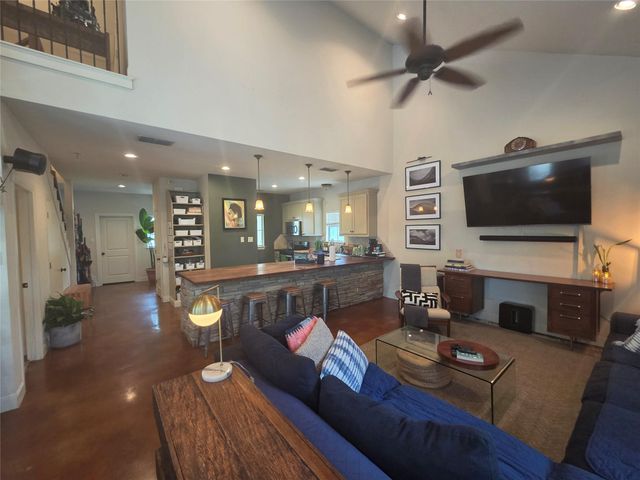 408 W Croslin ST, Austin, TX 78752