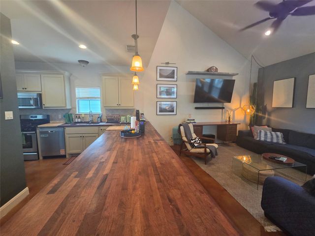 408 W Croslin ST, Austin, TX 78752