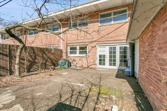 6735 N Lawndale Avenue, Lincolnwood, IL 60712