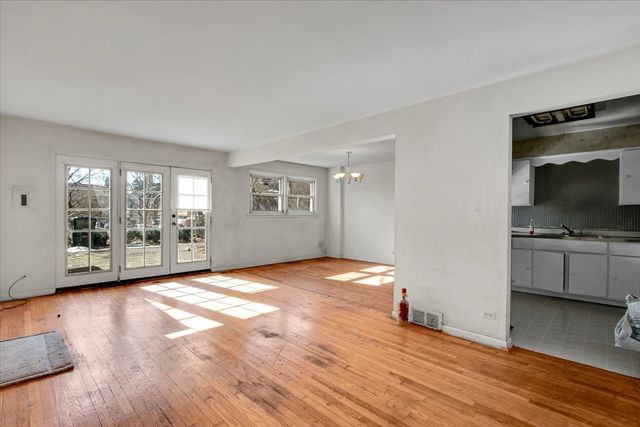 6735 N Lawndale Avenue, Lincolnwood, IL 60712