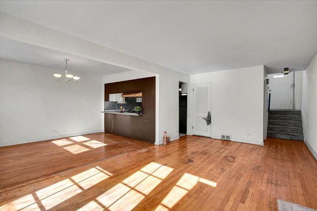 6735 N Lawndale Avenue, Lincolnwood, IL 60712