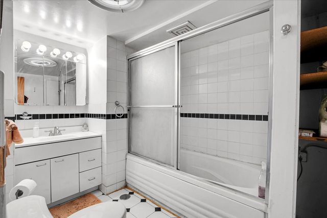 6735 N Lawndale Avenue, Lincolnwood, IL 60712