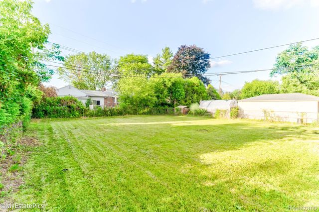 32142 CAMBRIDGE Street, Garden City, MI 48135