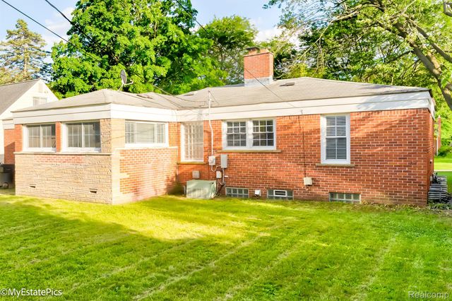 32142 CAMBRIDGE Street, Garden City, MI 48135