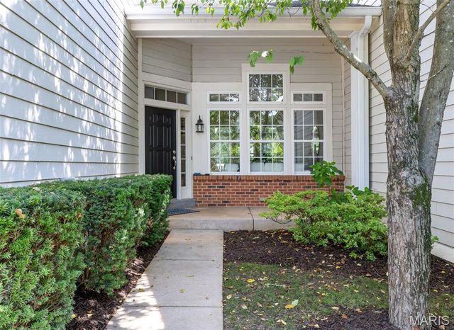 16816 Chesterfield Bluffs Circle, Chesterfield, MO 63005
