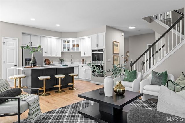 16816 Chesterfield Bluffs Circle, Chesterfield, MO 63005
