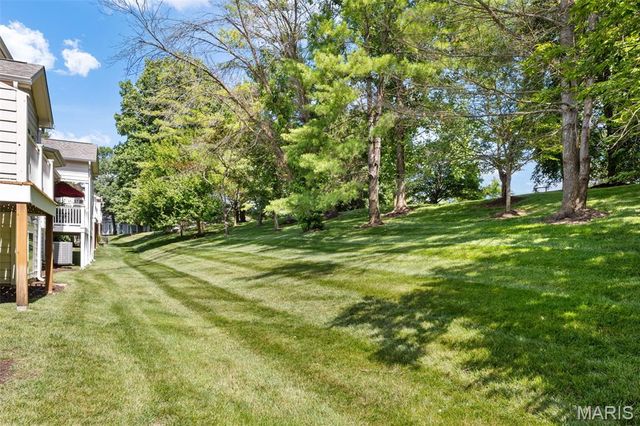 16816 Chesterfield Bluffs Circle, Chesterfield, MO 63005