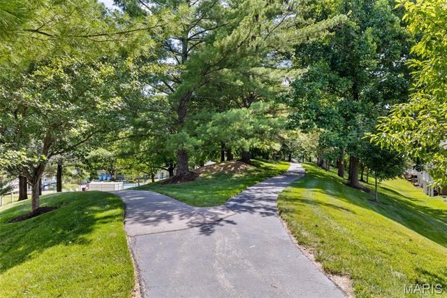 16816 Chesterfield Bluffs Circle, Chesterfield, MO 63005