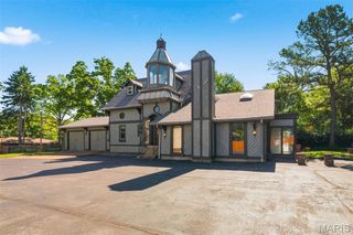418 Oak Tree Drive, Webster Groves, MO 63119