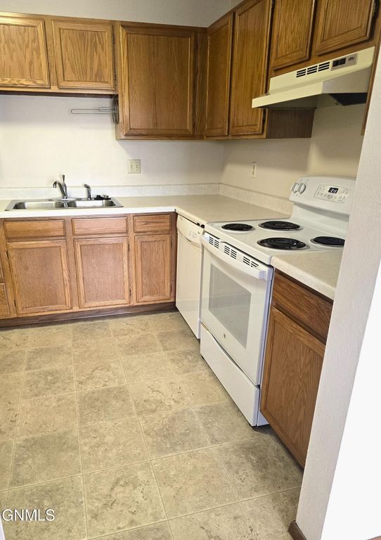 1112 Portland Drive, Bismarck, ND 58504 photo 4