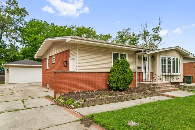 214 N Gay Court, Glenwood, IL 60425