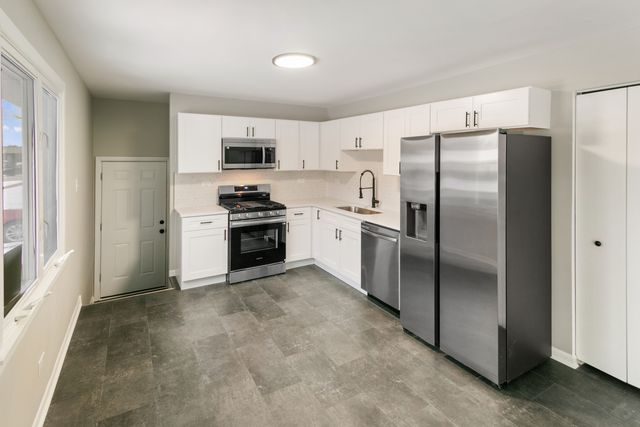214 N Gay Court, Glenwood, IL 60425