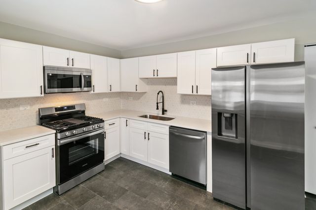 214 N Gay Court, Glenwood, IL 60425