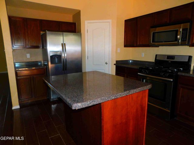 11233 RED BARREL Place, El Paso, TX 79934