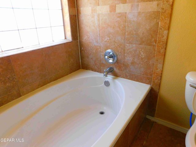 11233 RED BARREL Place, El Paso, TX 79934