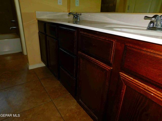 11233 RED BARREL Place, El Paso, TX 79934
