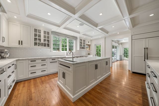 25 Kenilworth Road, Wellesley, MA 02482