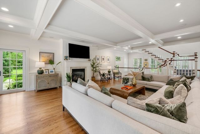 25 Kenilworth Road, Wellesley, MA 02482