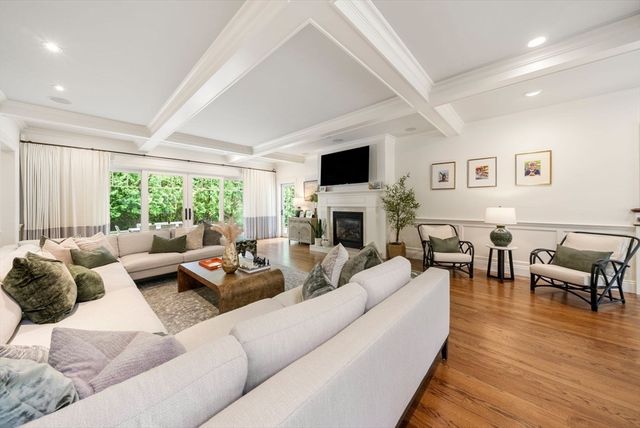 25 Kenilworth Road, Wellesley, MA 02482