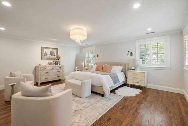 25 Kenilworth Road, Wellesley, MA 02482