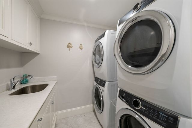 25 Kenilworth Road, Wellesley, MA 02482