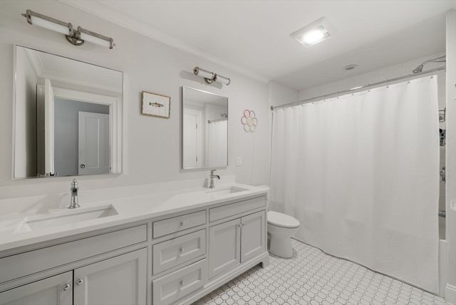 25 Kenilworth Road, Wellesley, MA 02482