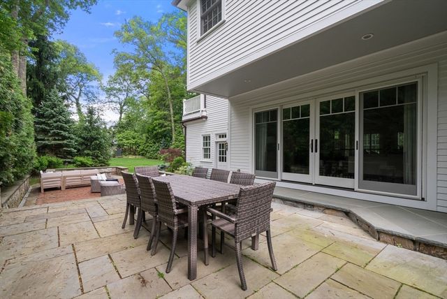 25 Kenilworth Road, Wellesley, MA 02482