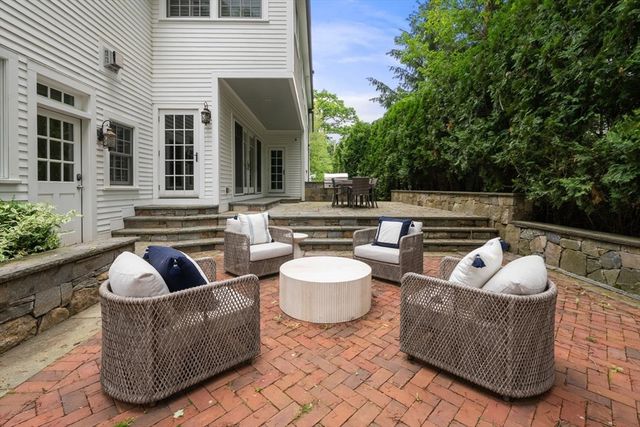 25 Kenilworth Road, Wellesley, MA 02482