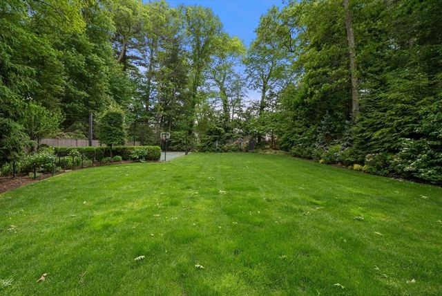 25 Kenilworth Road, Wellesley, MA 02482