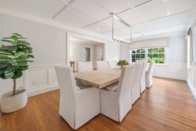 25 Kenilworth Road, Wellesley, MA 02482