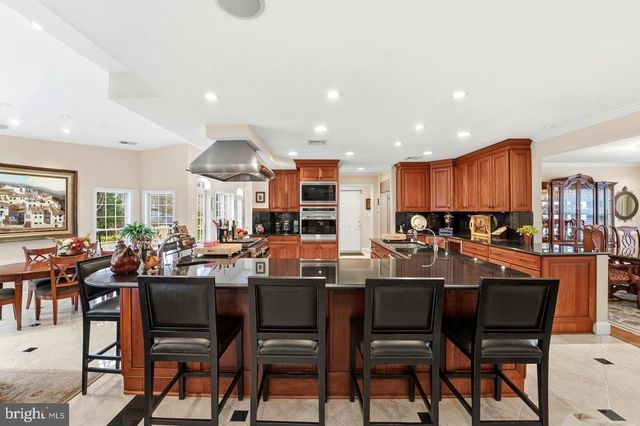 304 CHESAPEAKE DR, Great Falls, VA 22066