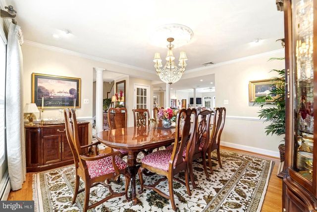 304 CHESAPEAKE DR, Great Falls, VA 22066