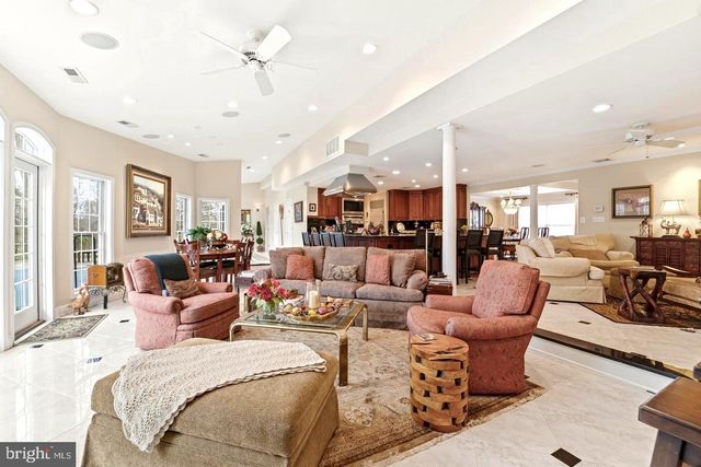 304 CHESAPEAKE DR, Great Falls, VA 22066