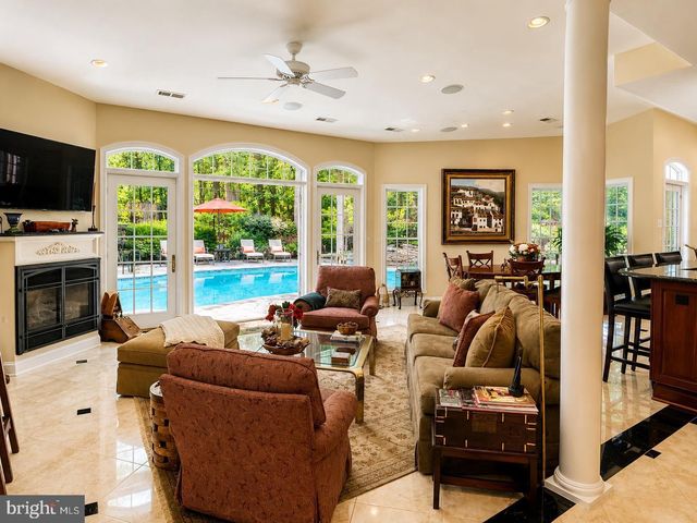 304 CHESAPEAKE DR, Great Falls, VA 22066