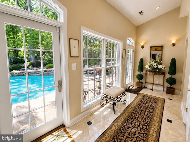 304 CHESAPEAKE DR, Great Falls, VA 22066