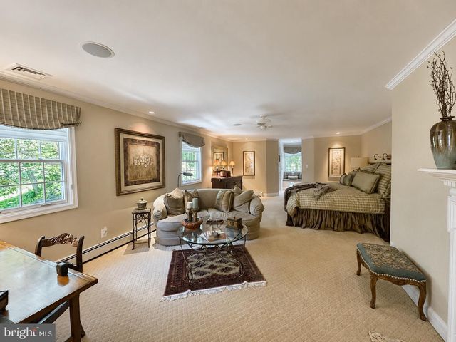 304 CHESAPEAKE DR, Great Falls, VA 22066
