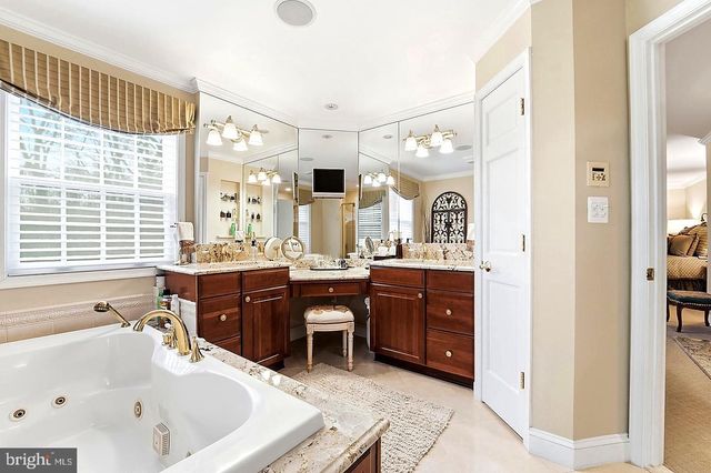 304 CHESAPEAKE DR, Great Falls, VA 22066